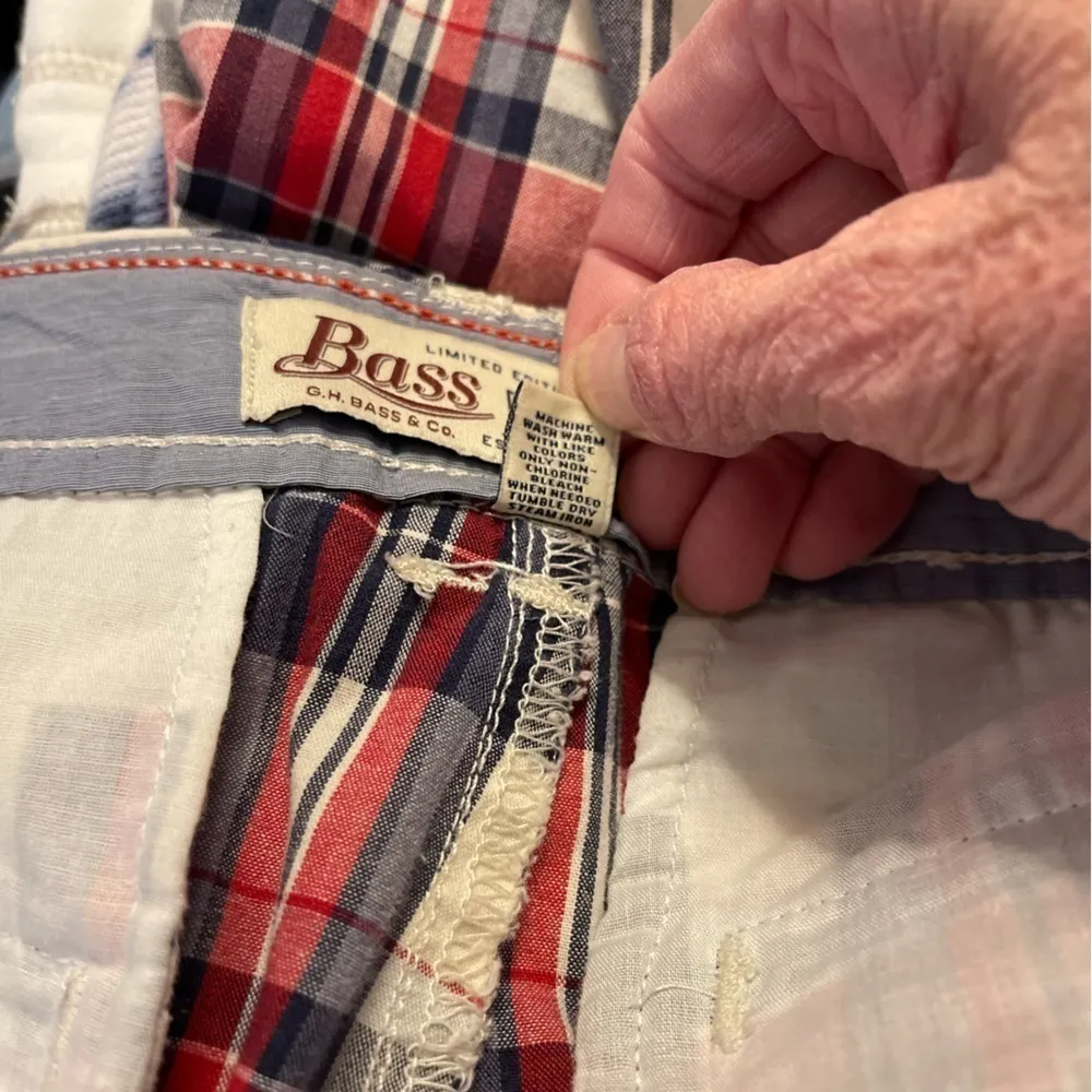 Bass Heritage madras red/white/blue plaid flat front Bermuda shorts pockets. 8 Red - Image 7