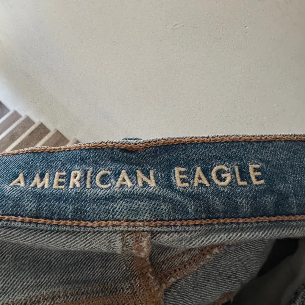 American Eagle Highest Rise 90’s Boyfriend Distressed Shorts - Image 5