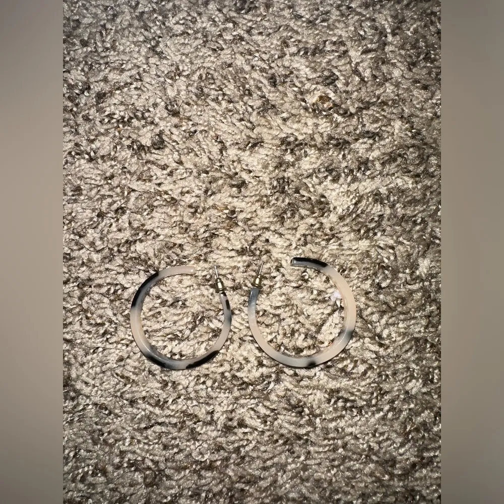 Pull & Bear  golden earrings loops - Image 3