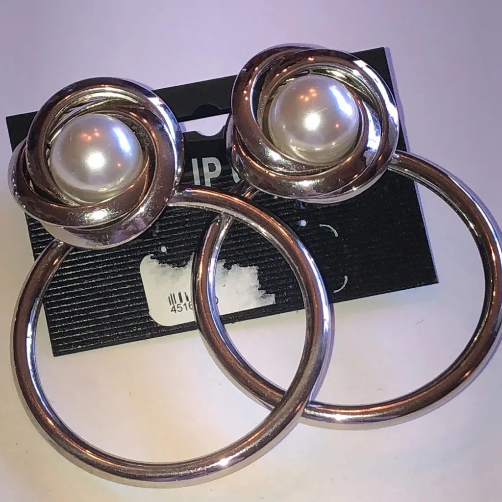 Elegant Huge Silver Tone and Faux Pearl Retro Boho Clip On Earrings - Image 2