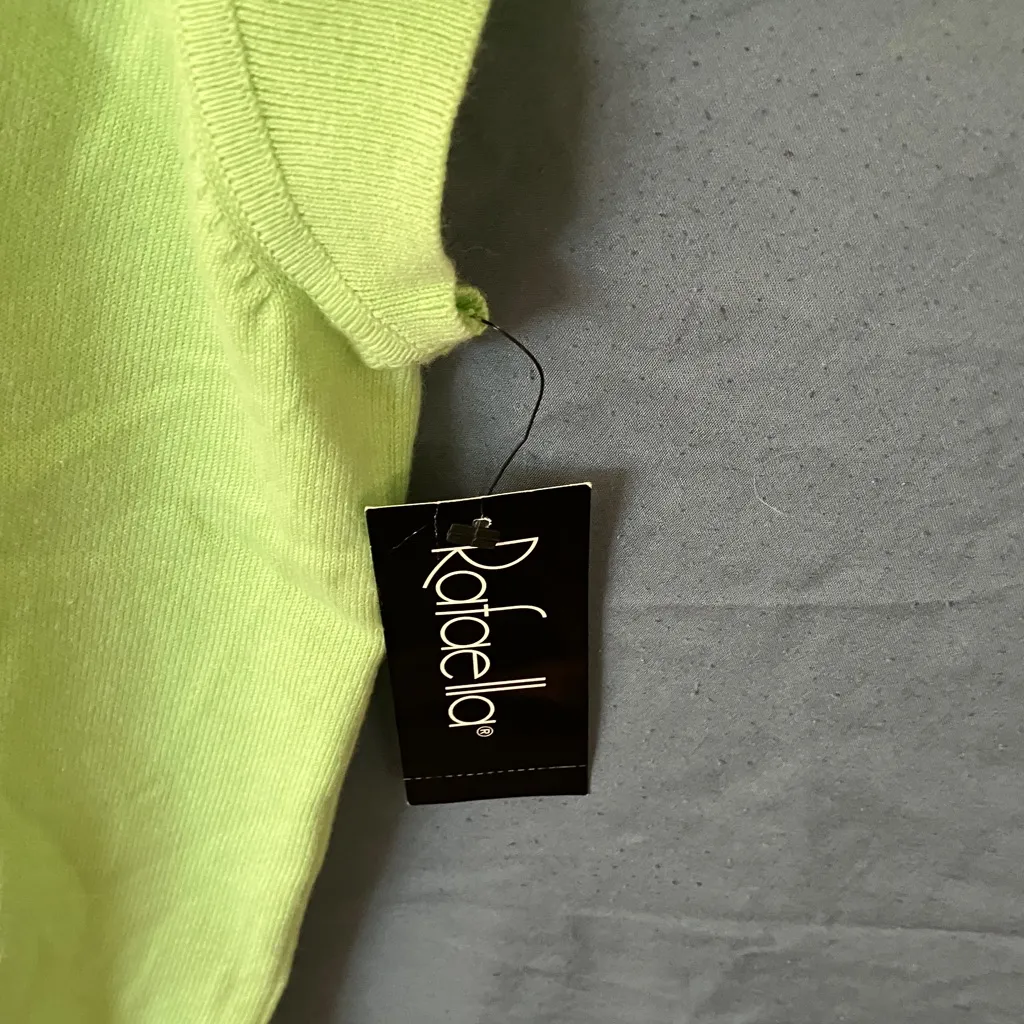 Rafaella: Lime Green Short Sleeve Sweater Top- Embroidered Floral Details- L - Image 9