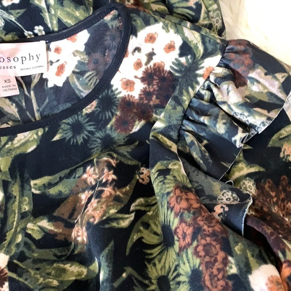 Philosophy  Green Floral Ruffle Sleeve Dress - Image 9