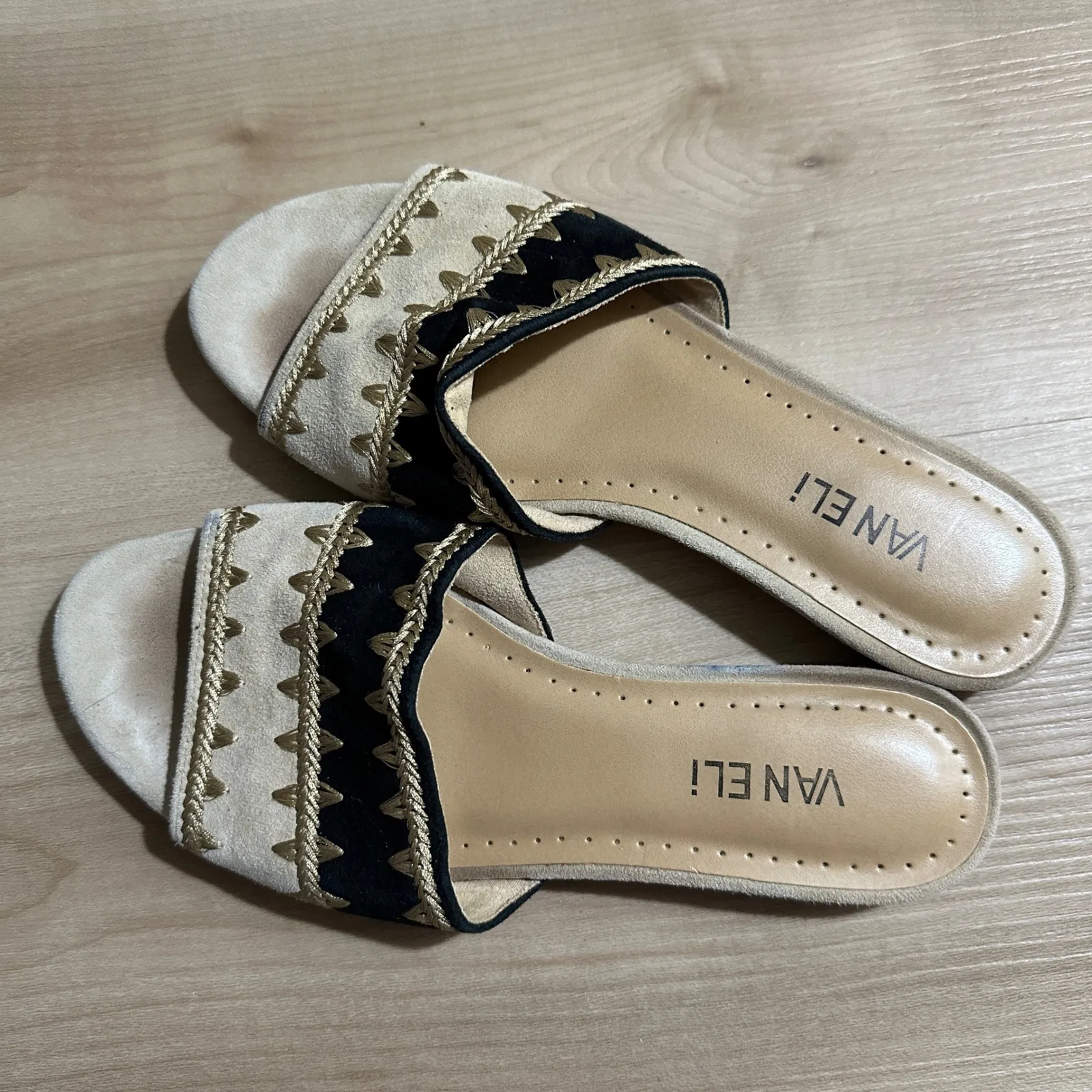 Van Eli Sandals 7.5 M Beige Black Embroidered Slip On Comfort Casual‎ Shoes Tan - Image 3