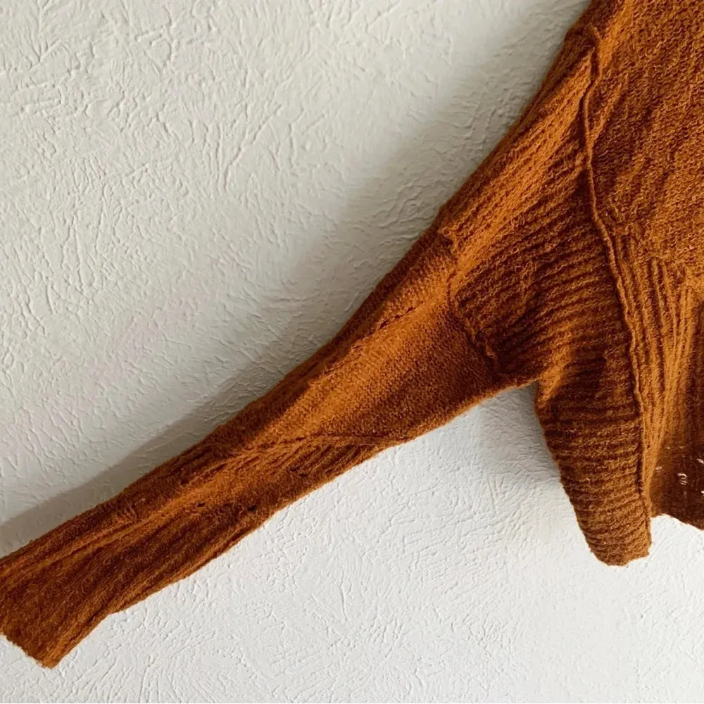 Free People Seashell Myrrh Knit Distressed Cropped Sweater Sz Medium - Image 7