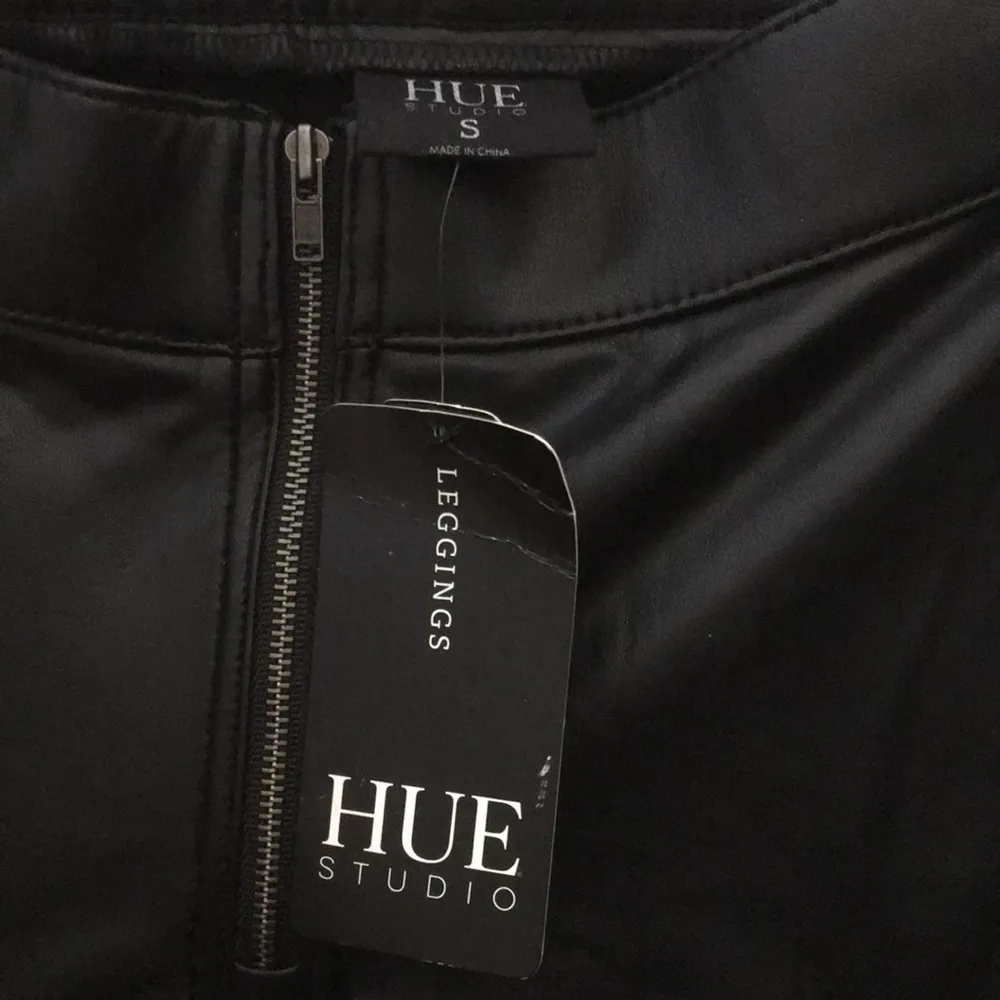 Ladies’ NWT Hue Leather-like Slacks (S) - Image 7