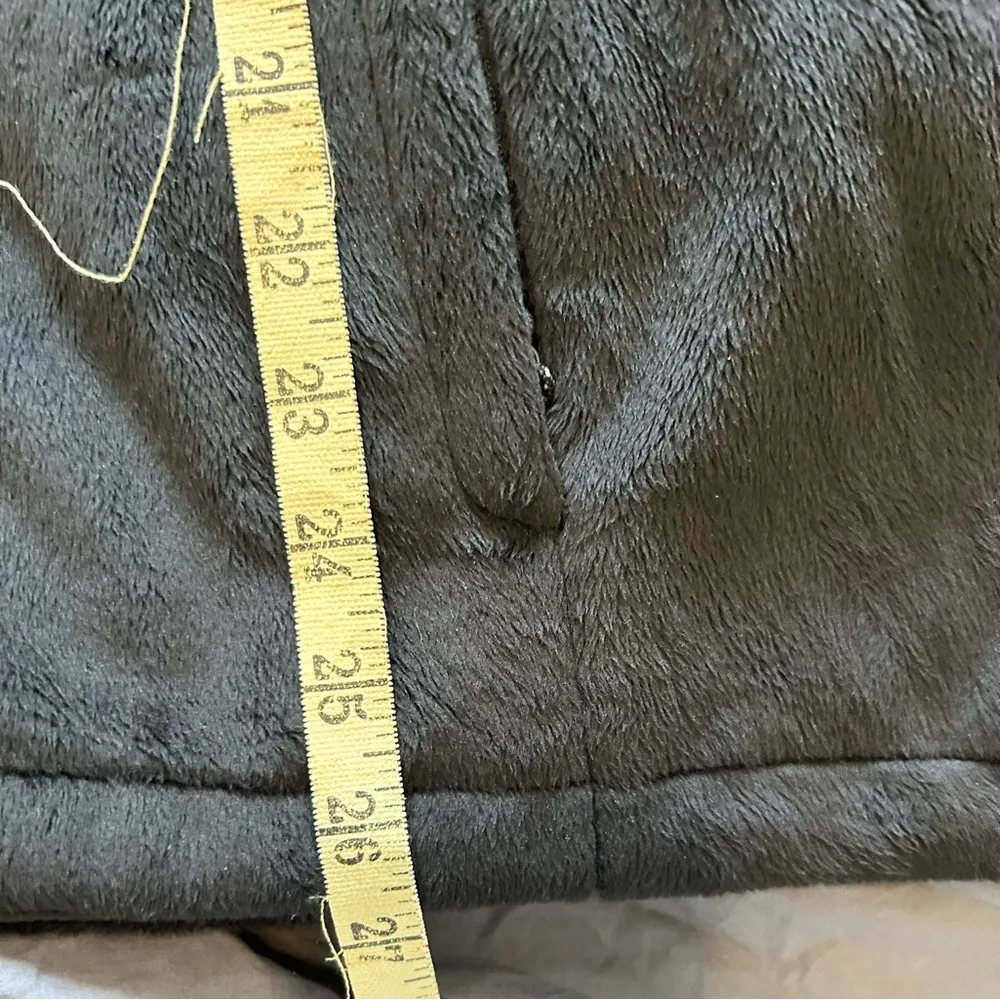 Made for Life black Fleece Hooded Zip
Up Pockets vest size X-Large - Image 5