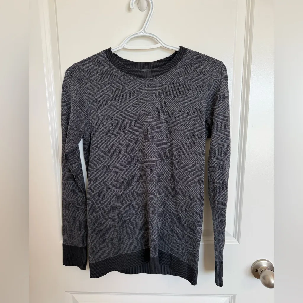 Lululemon Swiftly Breathe Long Sleeve Size 4 - Image 4