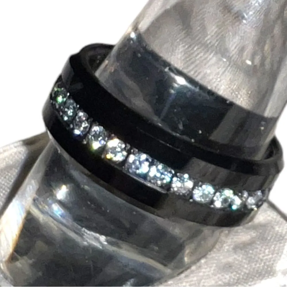 Men’s black ring with a circle of cz chips! Silver Size 10 - Image 2