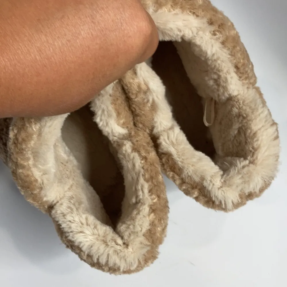 Joules fuzzy slippers size 9/10 - Image 6