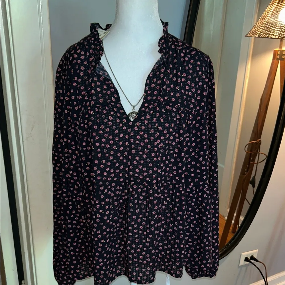 ON 34th Elegant Navy Floral Blouse size M Blue Size M - Image 2