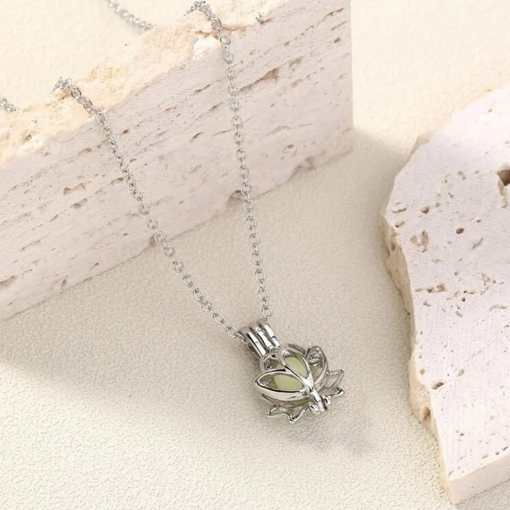 Glow in the dark lotus necklace - Image 3