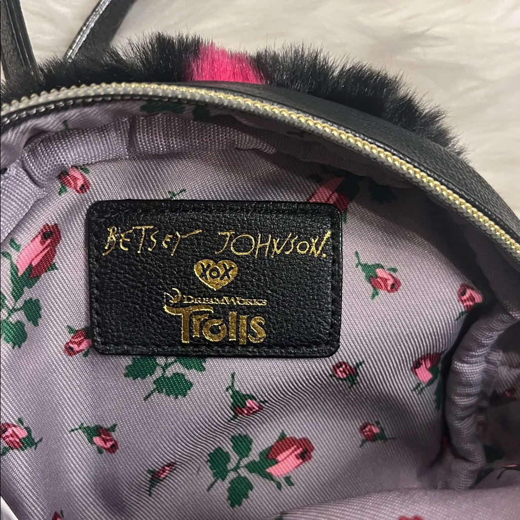 NWOT Betsey Johnson X Trolls faux fur canteen style crossbody bag - Image 5