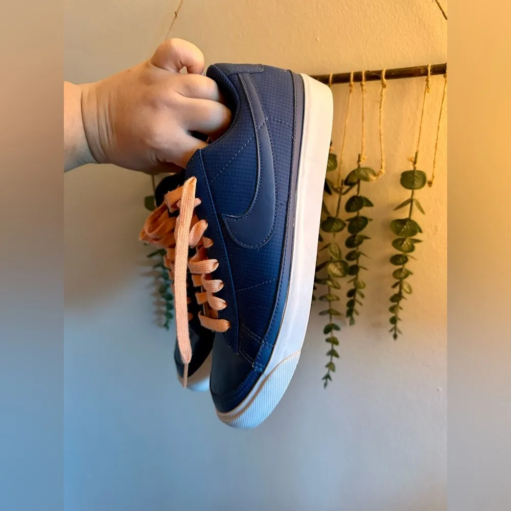 Nike Navy Round Top Flat with Orange details Sneakers - Image 3