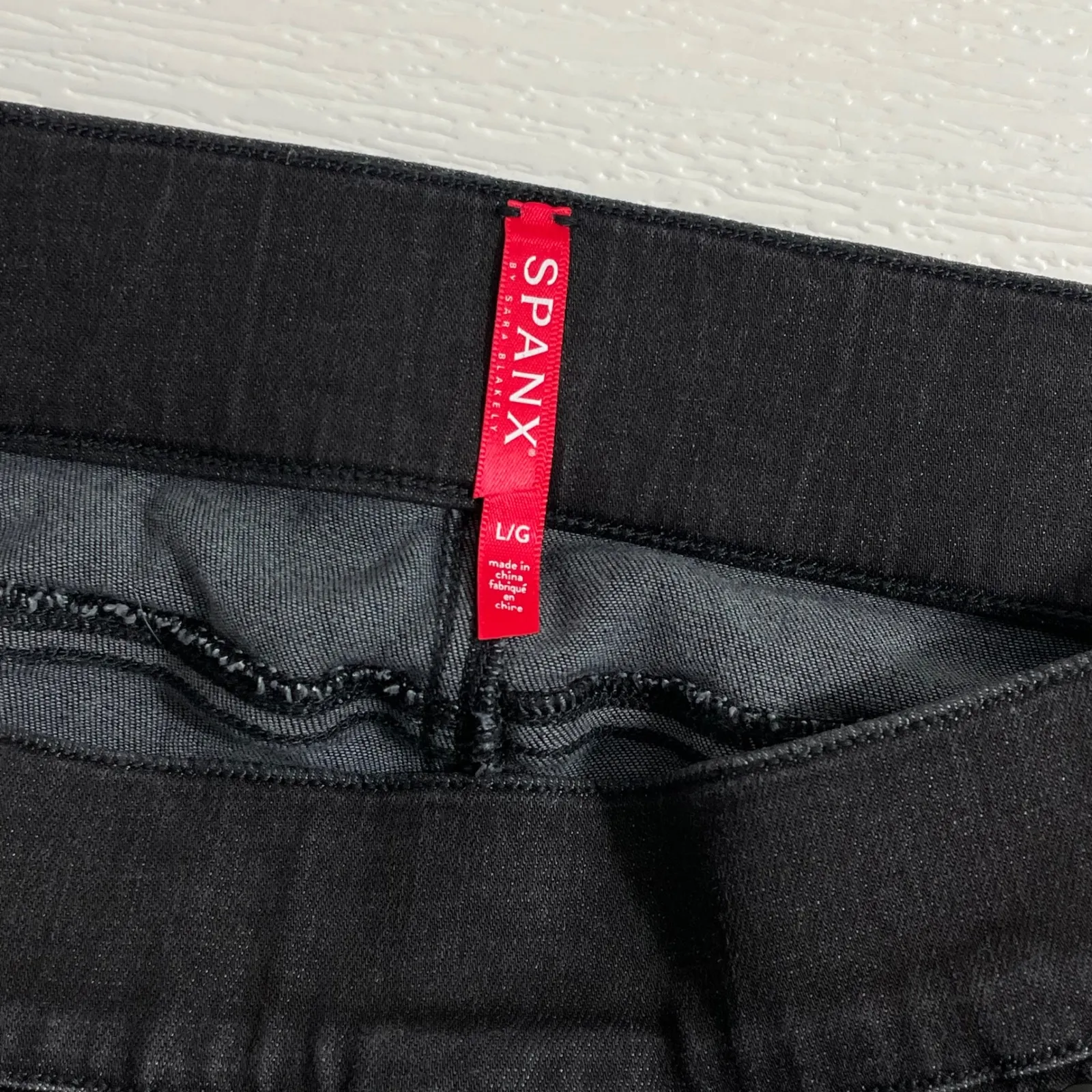 SPANX Vintage Black Distressed Denim Legging Size Large Skinny Jeans 20213R - Image 4