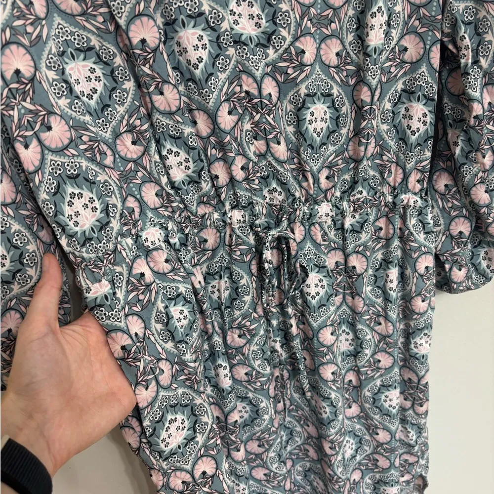 NWT LOFT Popover Tie Waist Shirt Dress in Blue and Pink Geometric Print - Size M - Image 4