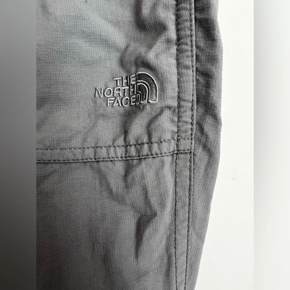 The North Face Women Gray Cargo Convertible Hiking Pants Capri 2 - Image 5