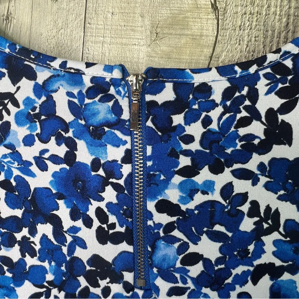 Ellen Weaver Size 3X White & Blue Floral Crewneck Short Bell Sleeve Blouse W/Zip - Image 7