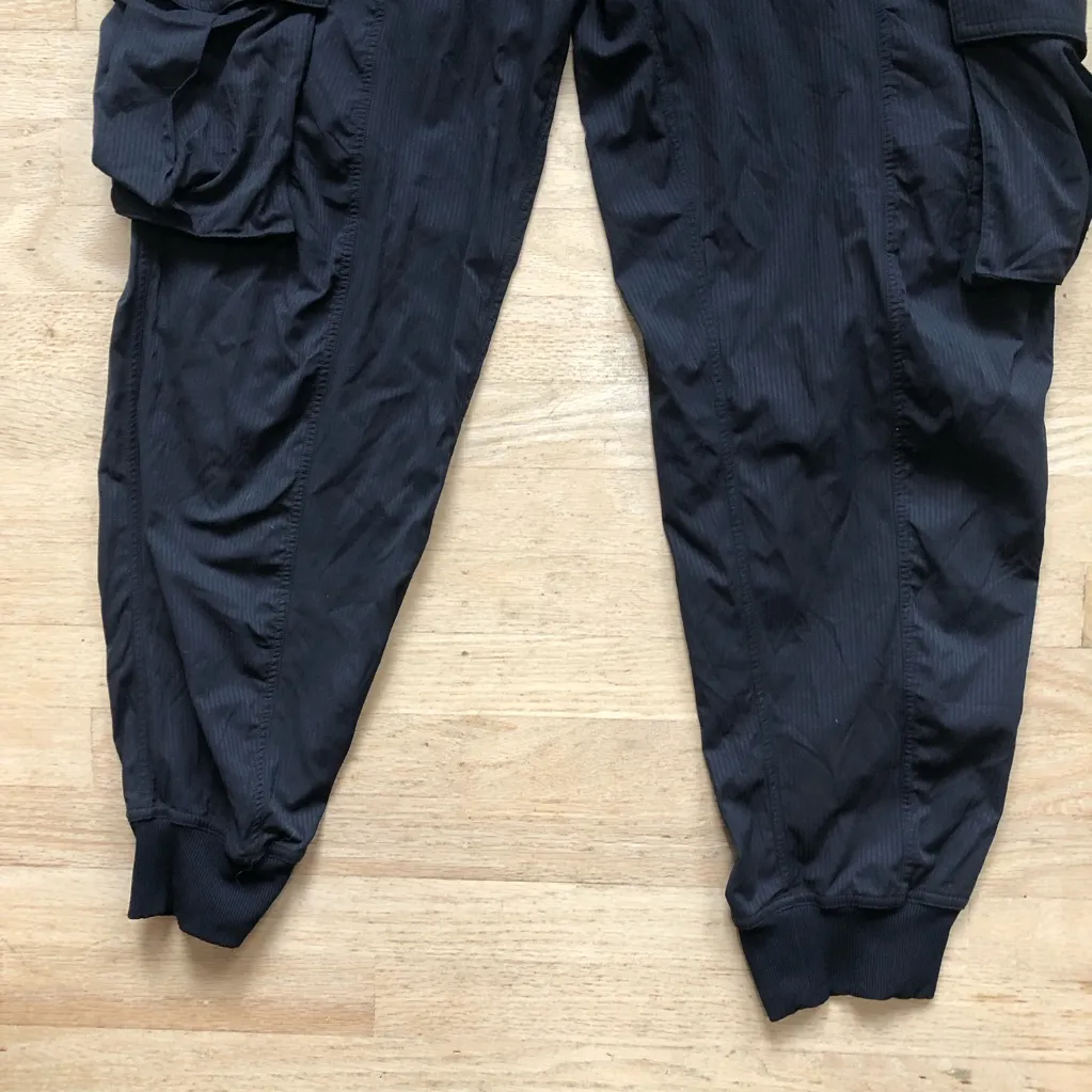 Lululemon dance studio mid rise cargo joggers size large black - Image 5