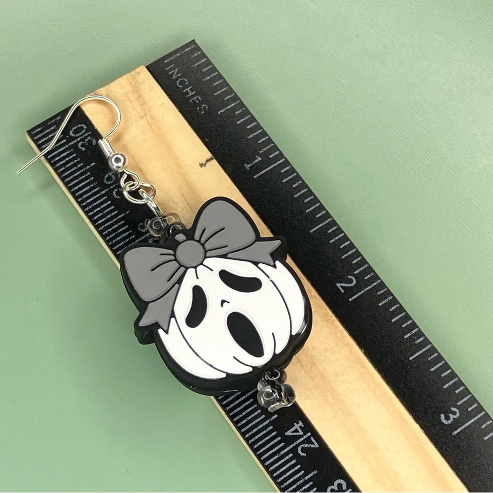 Handmade Scream Pumpkin with Grey Bow Design Earrings White - Image 4