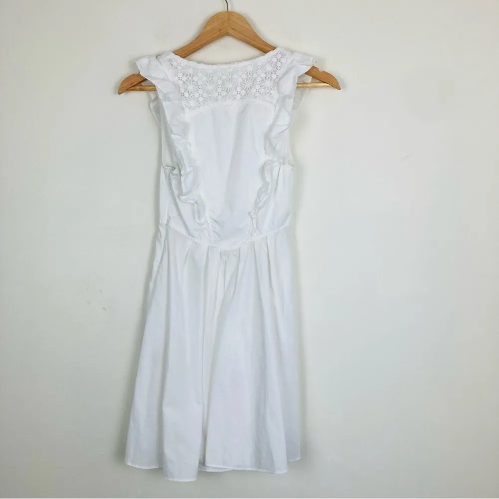 Free People “half moon”white mini dress with floral lace inset & ruffles.Size XS - Image 4