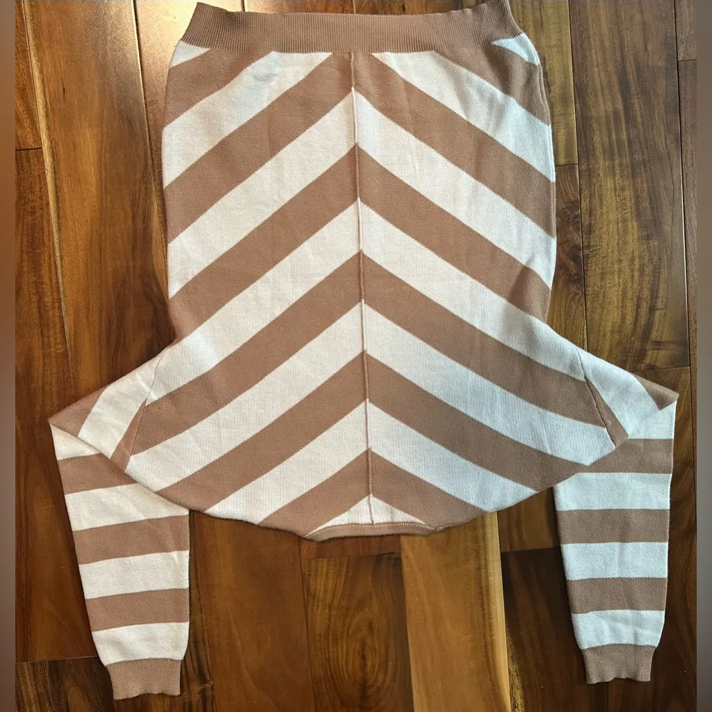 Magaschoni Tan and Cream Chevron Crewneck Sweater - Image 10