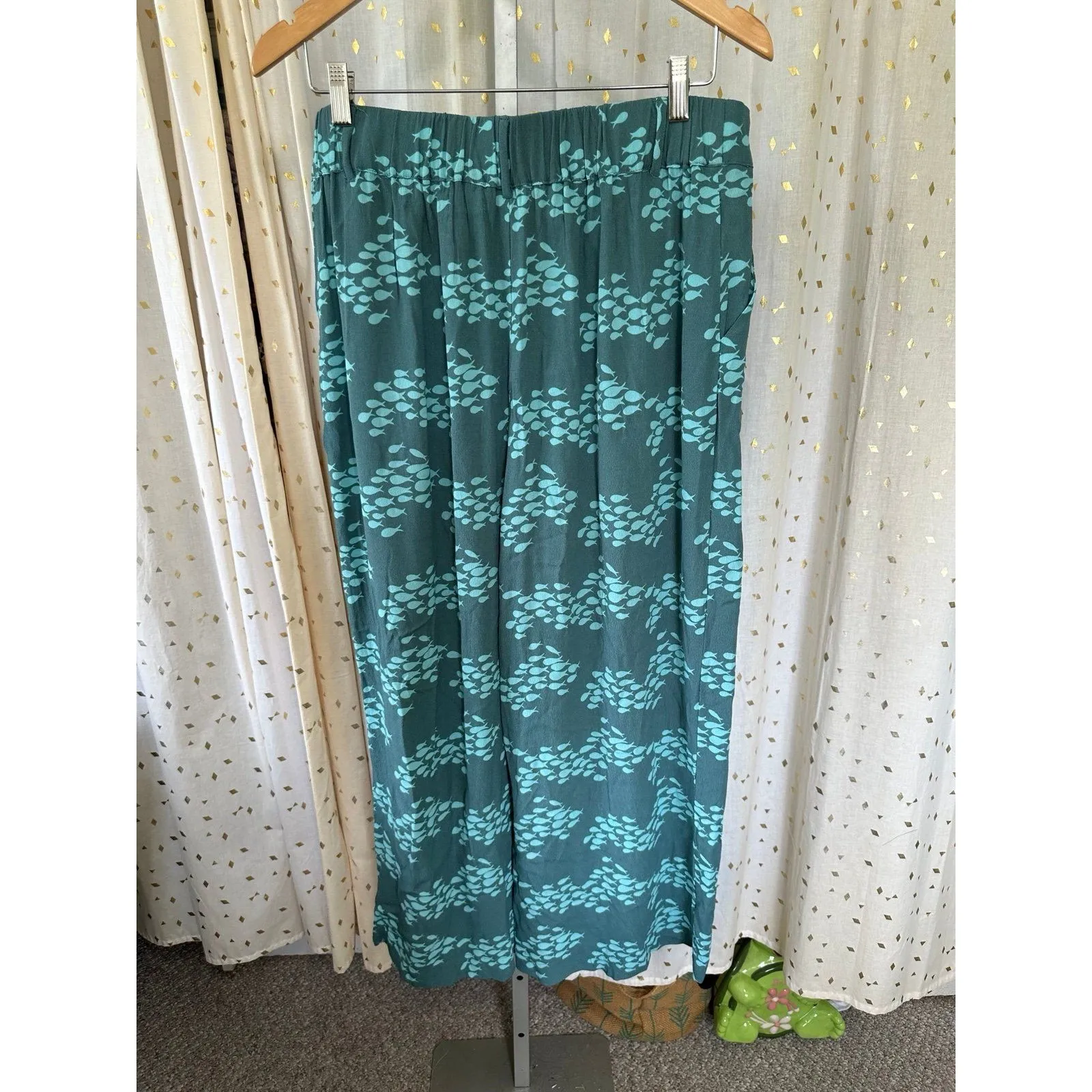 Fighting Eel Ava Sky Classic Swimming Fish Print Wide Leg Pockets Crop Pants L Green Size L - Image 5
