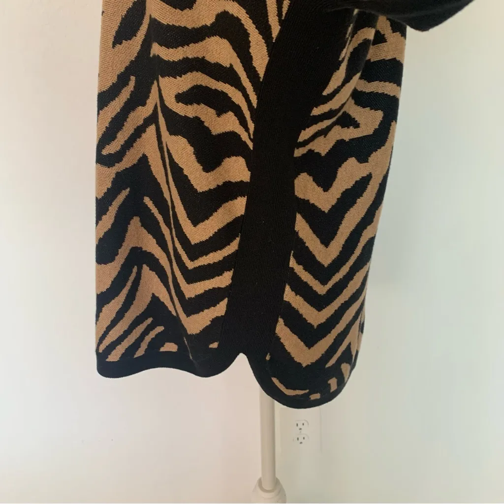 EUC CAbi Dani Zebra Print Black Brown Tunic Sweater Style 3884 Size S - Image 8