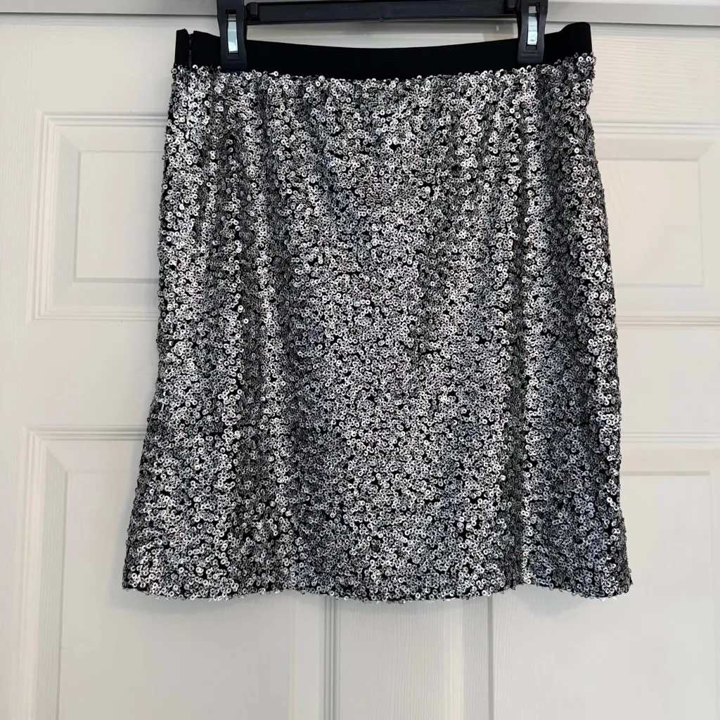 Loft NWT  Silver Sequin Skirt Size 10 - Image 2
