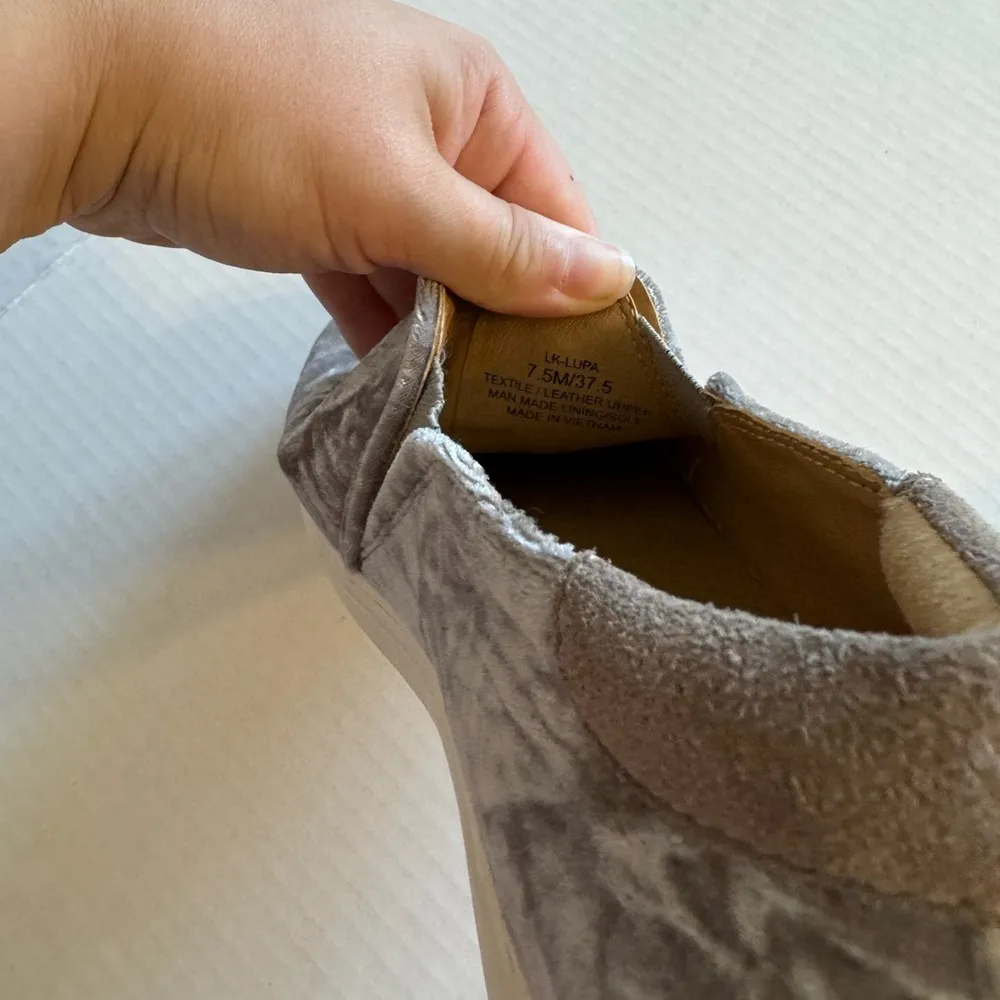 Lucky Brand Gray Velour Leather Slip On Sneaker Women’s 7.5 Elegant Preppy Luxe - Image 3