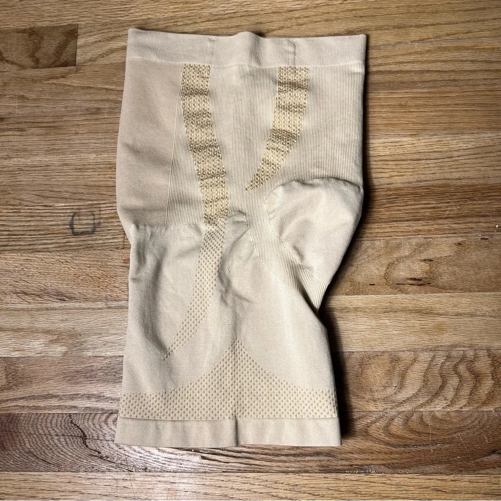 Travis Mathew Cream Shapewear for a Smooth Silhouette size M/L NWOT Size M - Image 8