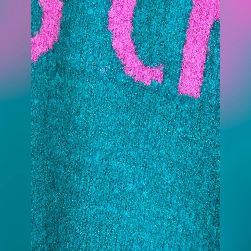 Code x Mode Verbiage Woman’s Print Trés Chic Casual Soft Cozy Sweater Size Small - Image 4