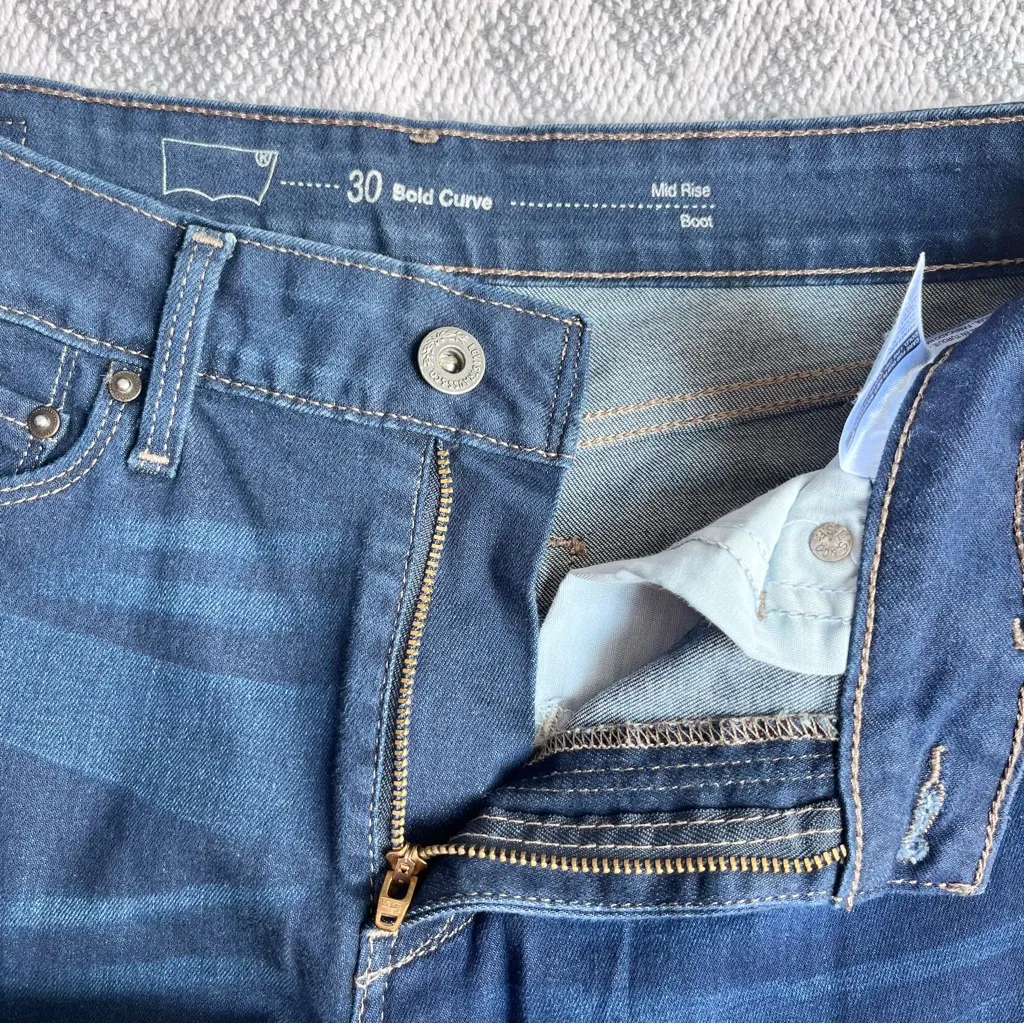 LEVI’S Women’s Bold Curve Mid Rise Boot Cut Dark Wash Blue Denim Jeans 30 - Image 8