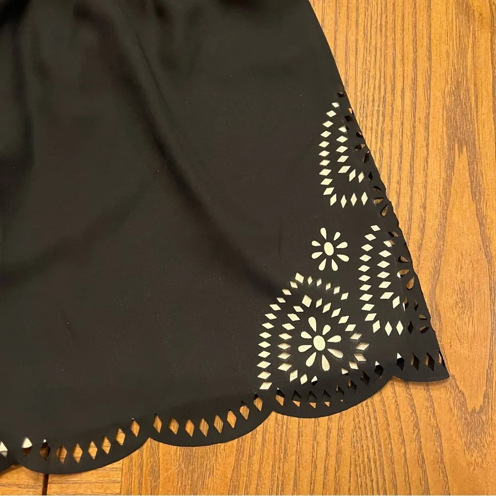 H.I.P. High Rise Pull-On Elastic Waist Eyelet Cut-Out Scalloped Hem Shorts Large - Image 7