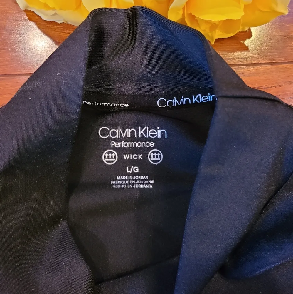 Calvin Klein Black Crop Top Large - Image 3