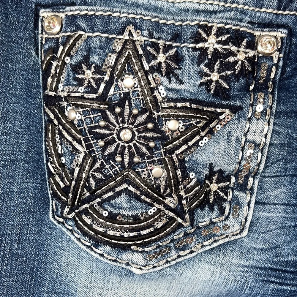 jeans low rise boot cut embellished Rhinestone pockets size 29 NWOT - Image 4