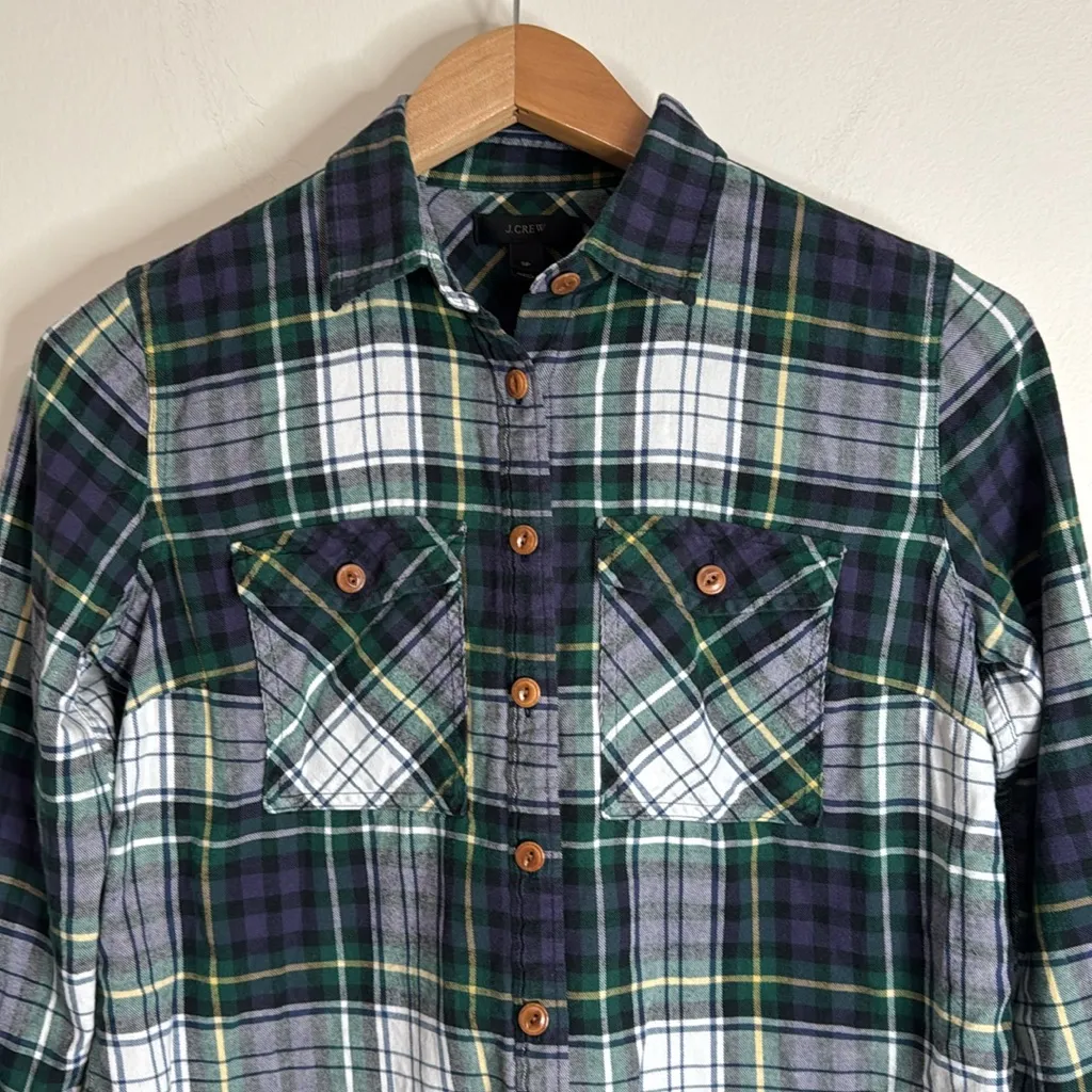 J Crew Boyfriend Cotton Shirt Brushed Flannel in Ridge Plaid Tartan size 2P - Image 4