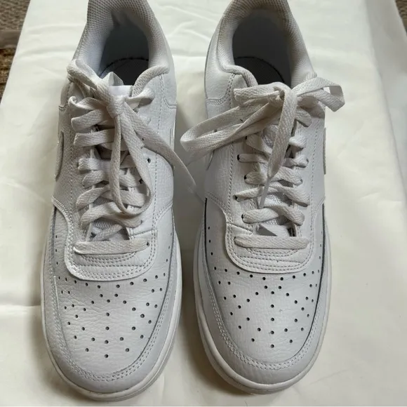 Nike Court Vision Low Triple White CD5434-100
Sz 11-EUC LOOK New - Image 2