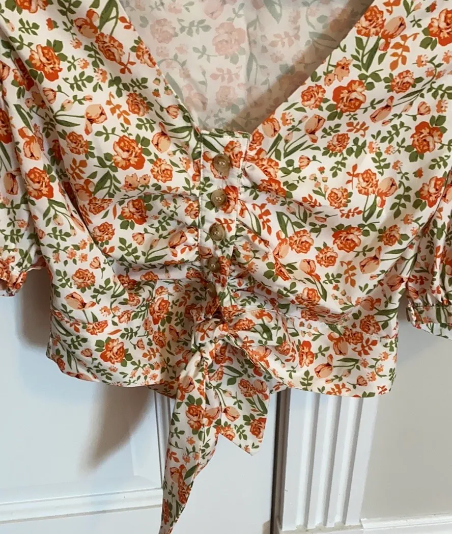 Skylar rose Button Crop Top - Image 3