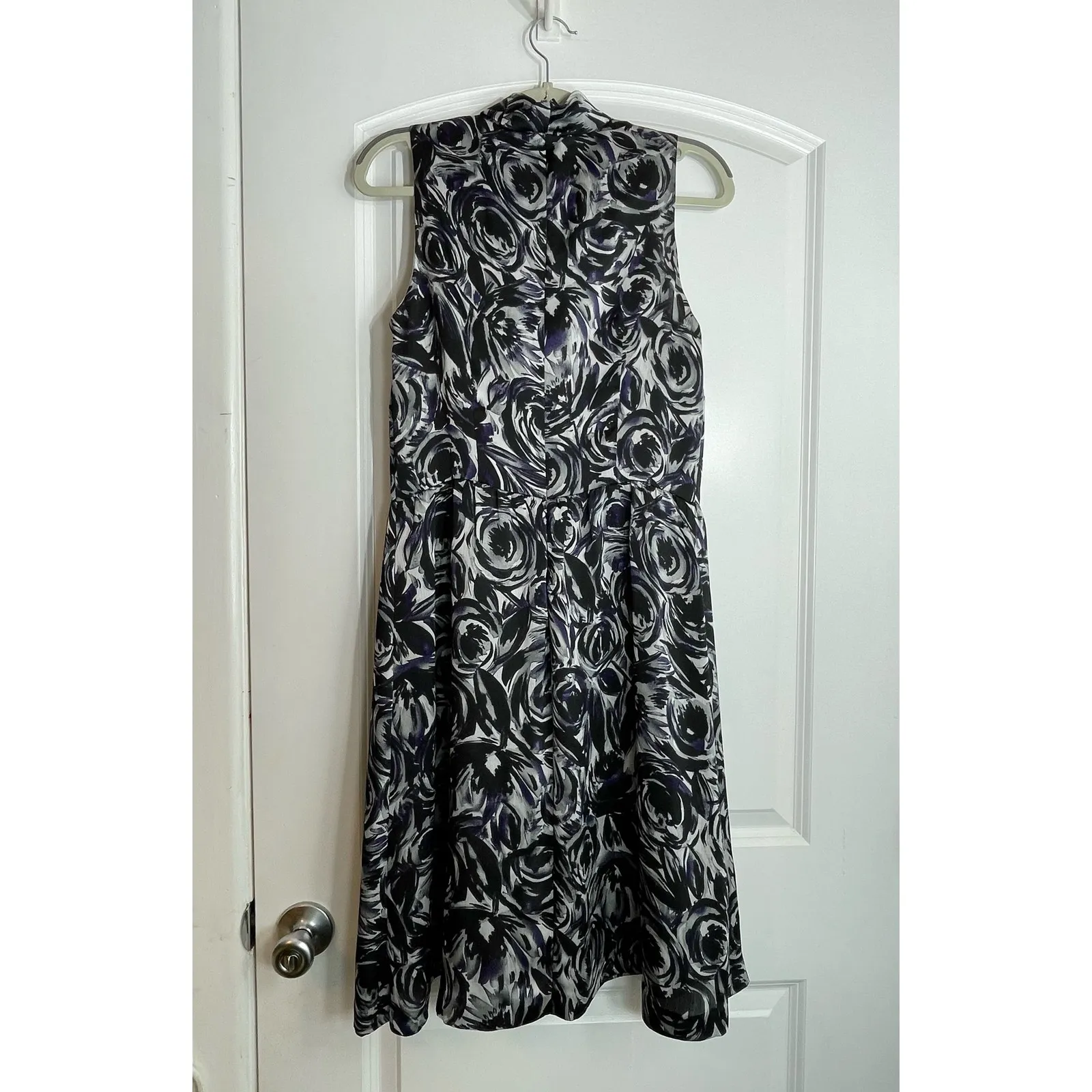 Ann Taylor Cocktail Dress Size 6 Black Floral Satin Mock Neck Sleeveless Preppy - Image 3