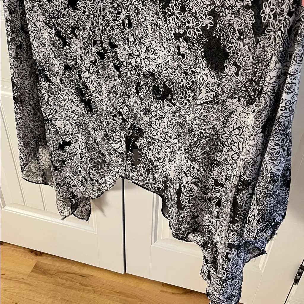 Emma & Michele Black &  White Floral Asymmetrical Sleeveless Sun Dress Size 1X - Image 5