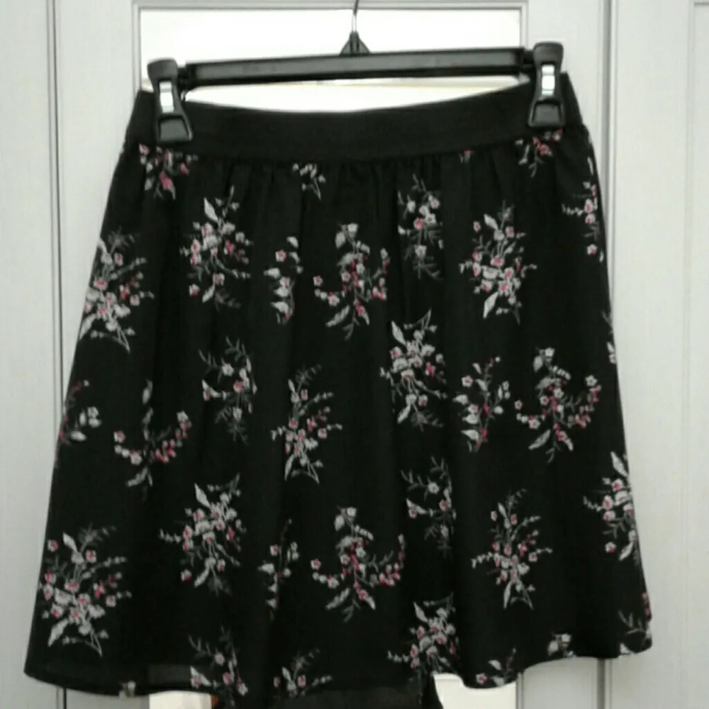 NWOT Material Girl Skirt - Image 2