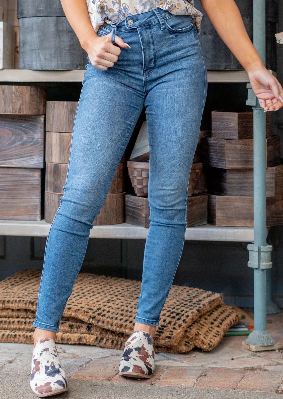 Judy Blue Lucy Size 16 High Rise Tummy Control Skinny Stretch Jeans Medium Wash - Image 1