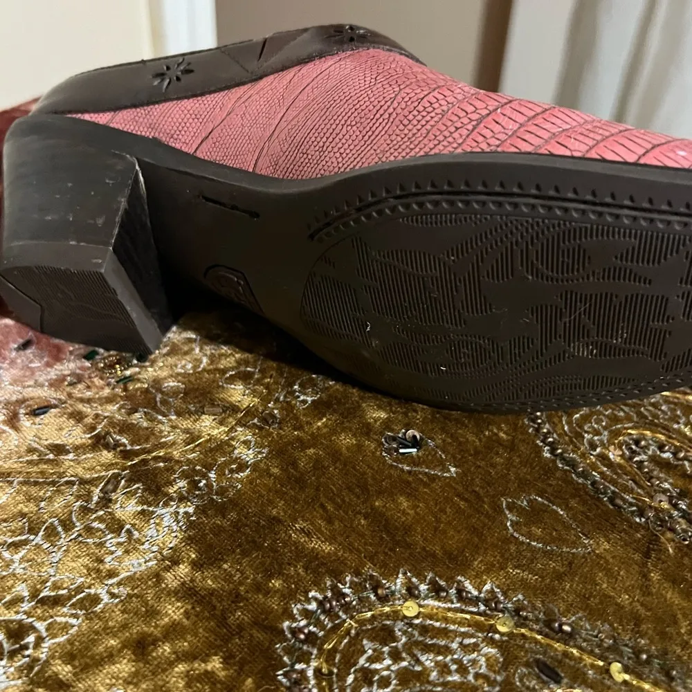 ARIAT Women's Snakeskin Prints Leather Ankle Mule Boot Size 6.5B Pink - Image 10