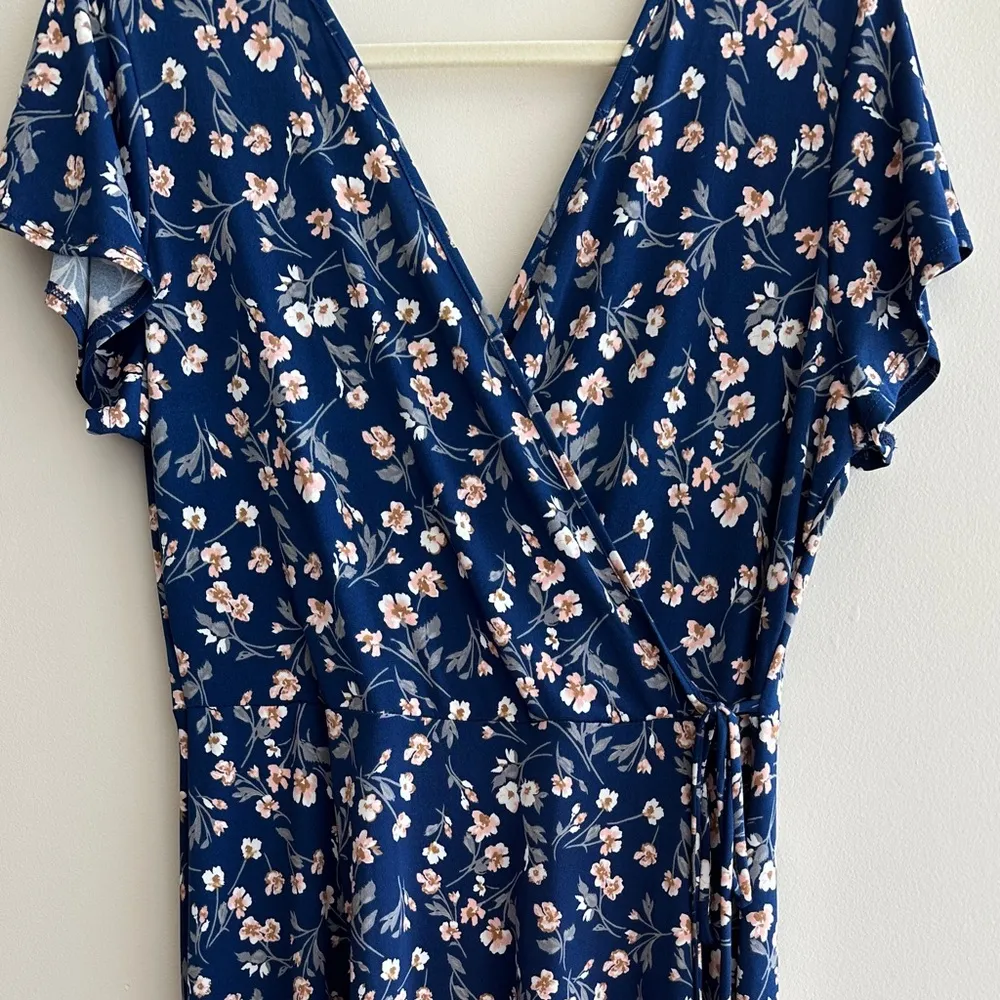 Kaileigh Blue Floral Faux Wrap Midi Stretch Dress, Size Large - Image 5