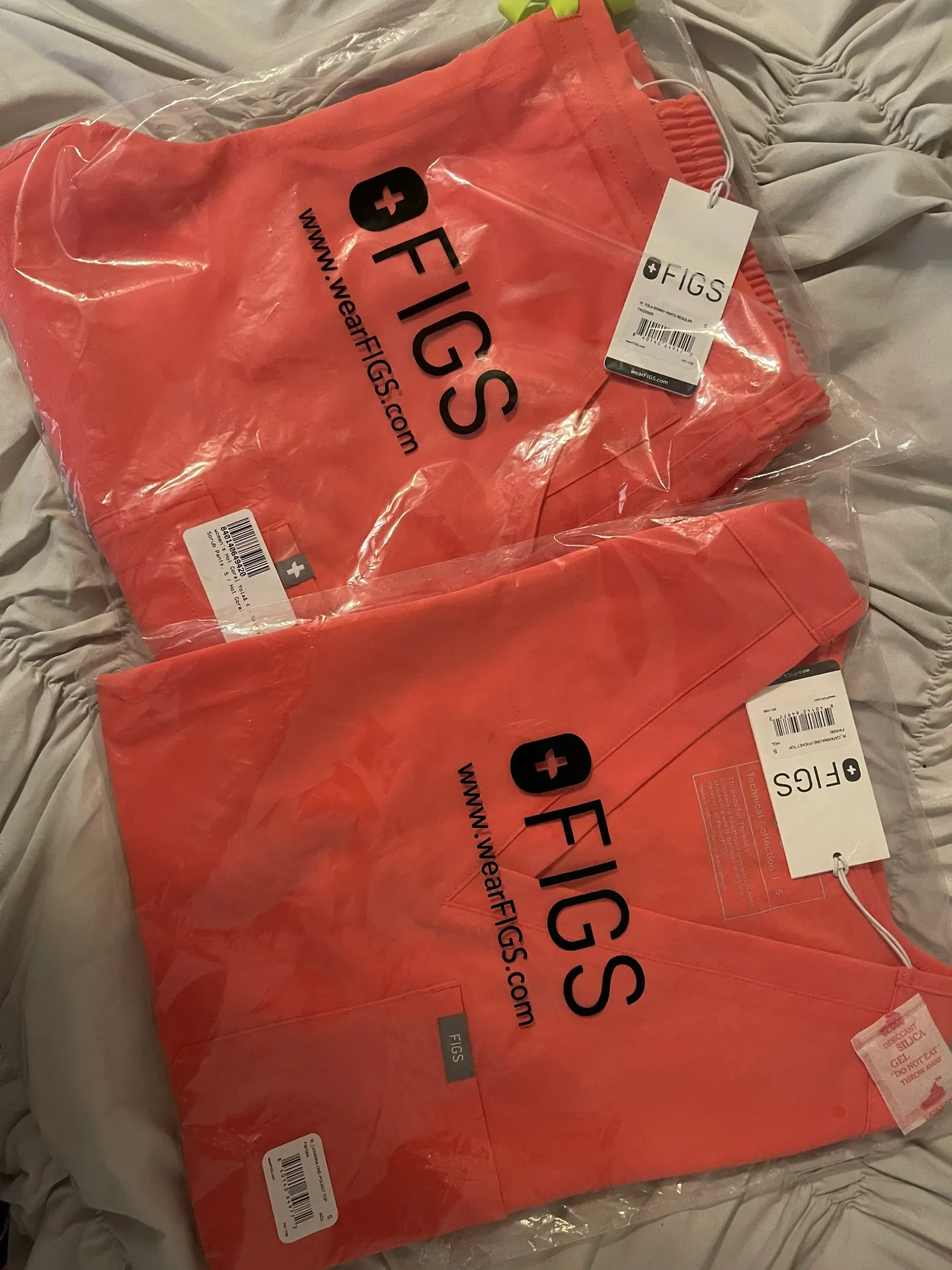 FIGS Limited Edition Scrub Set - Image 2