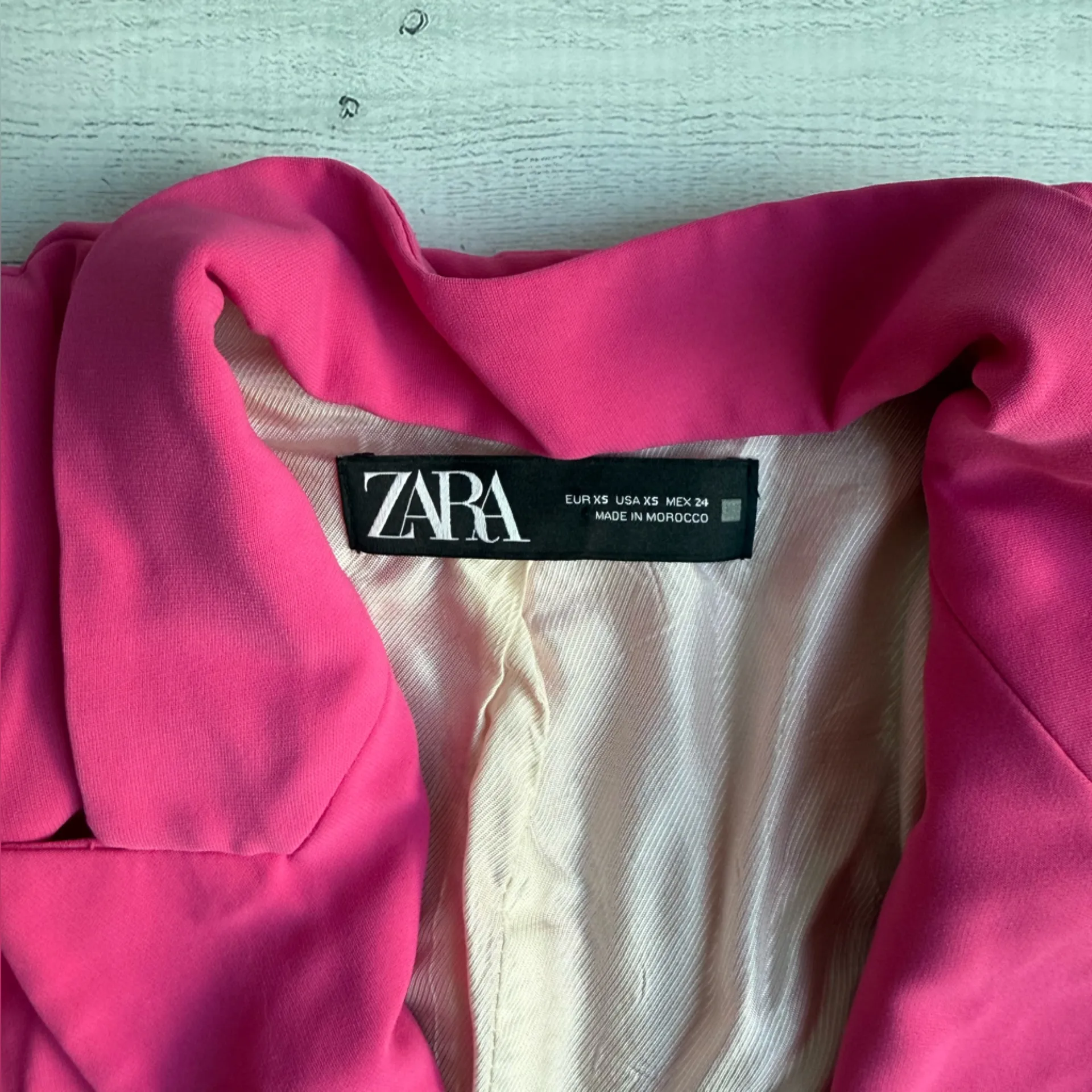 Zara Women's Peak Lapel Quarter Roll Tab Sleeve Blazer Jacket in Fuchsia XS - Image 5