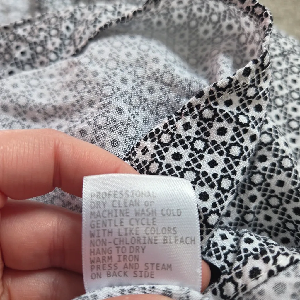 Jones New York Black and White Geometric Print Blouse - Image 9