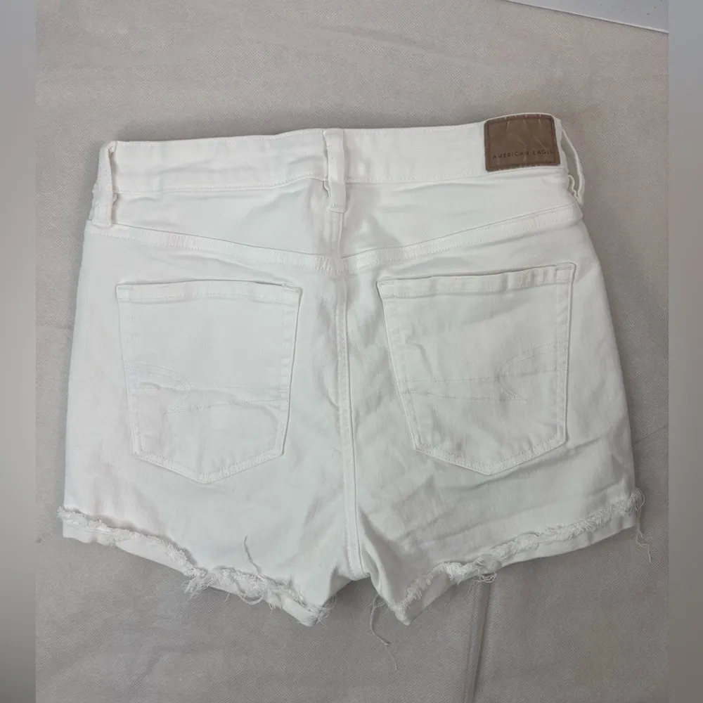 American Eagle Outfitters 6 28 Hi V-Rise Shortie Distressed Denim  Shorts White - Image 2