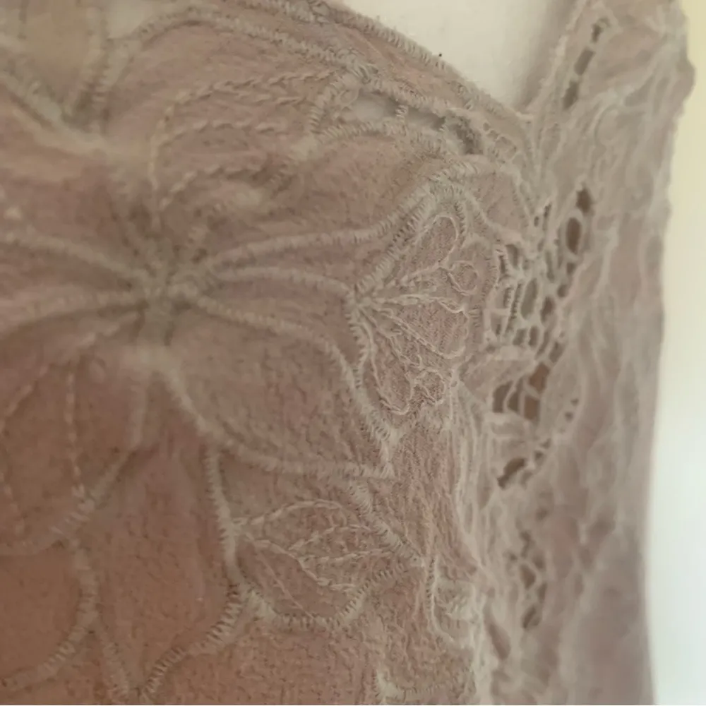 Astr High Low Racerback Tank with Lace Detail in Blush Beige Size Small - Image 6