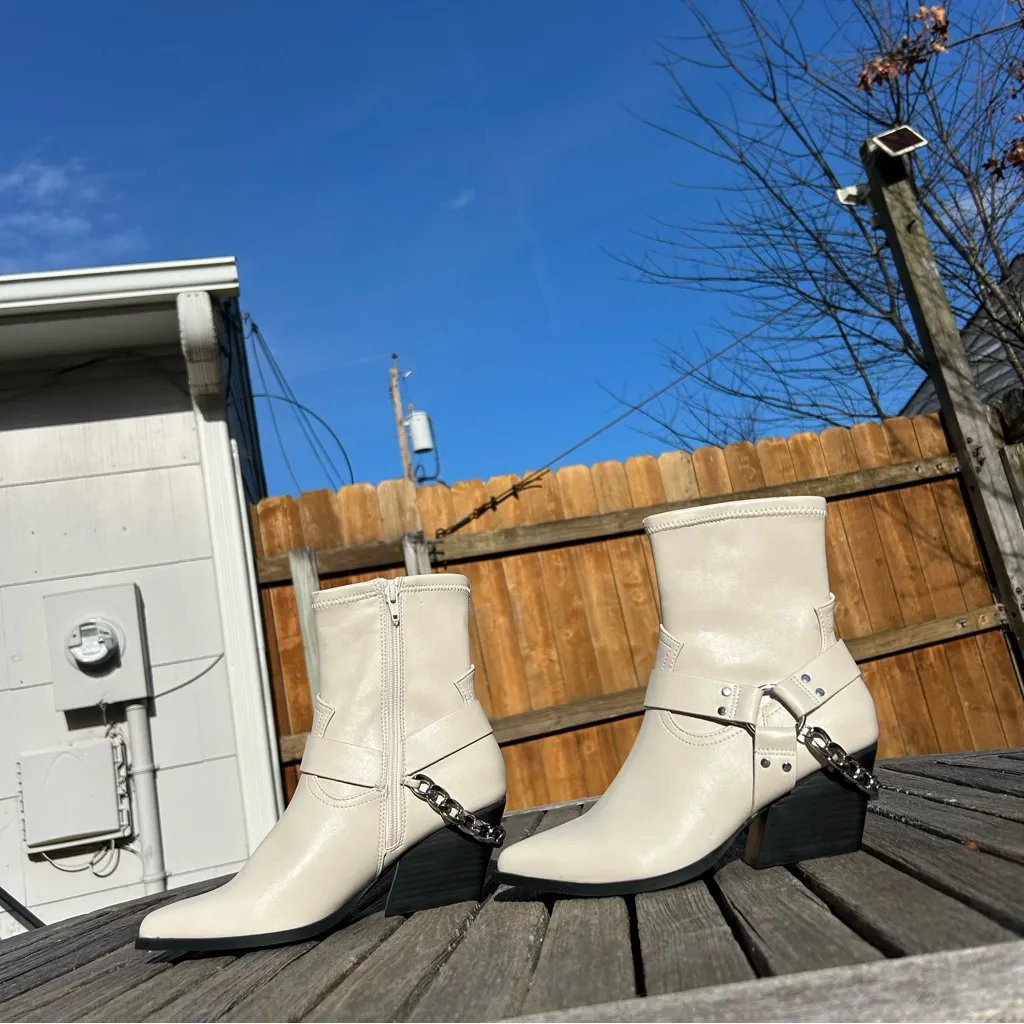 DV Dolce Vita Women's Keeler Harness Moto Engineer Chain Heeled Boots size 9 White - Image 4